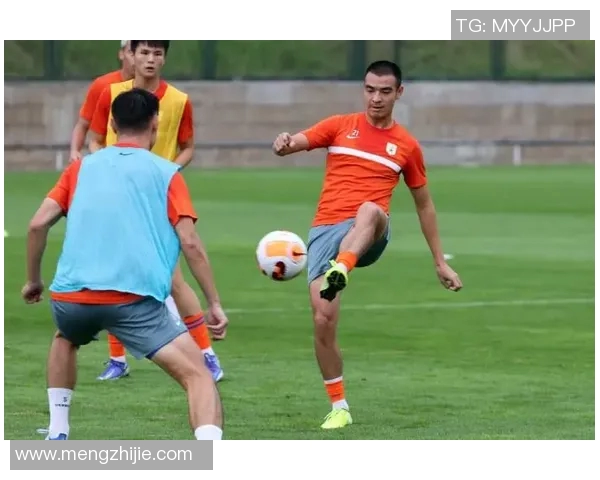 独家画面:外援雨中苦练,拼搏精神感人